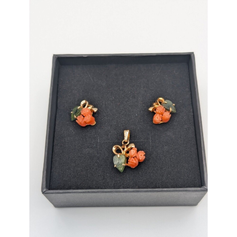 Vtg Set Angel Skin Coral Jade Stone Flowers Leaves Gold Plated Pendant Earrings